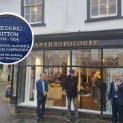 Blue Plaques St Albans (BPSA) erected the latest plaque last week, which is dedicated to Frederick Kitton (1856-1904).