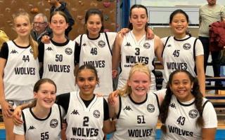 The Under-16 girls edged a thriller at Ipswich, winning 59-58.