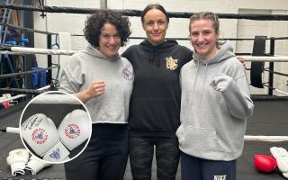 Former WBC International Featherweight Champion, Raven Chapman came to visit Queen Bee Boxing club on Saturday (November 16).